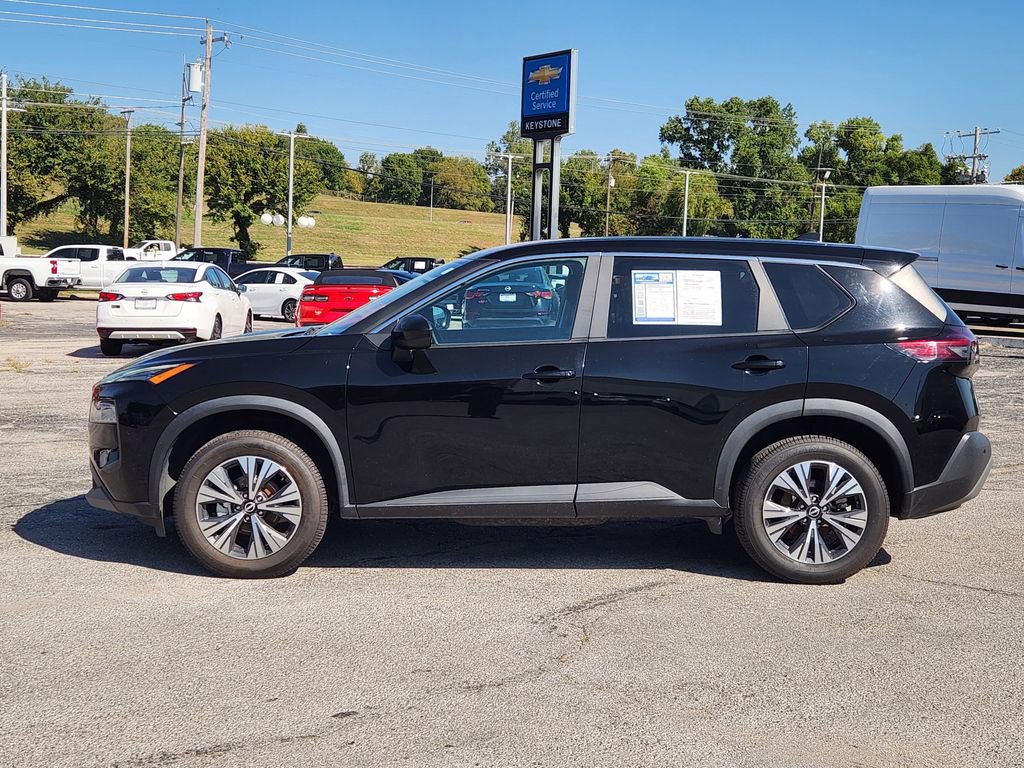 Used 2023 Nissan Rogue SV image 4