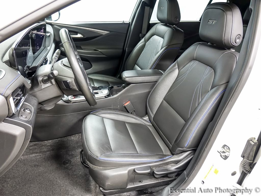 Used 2025 Buick Envista Sport Touring image 9