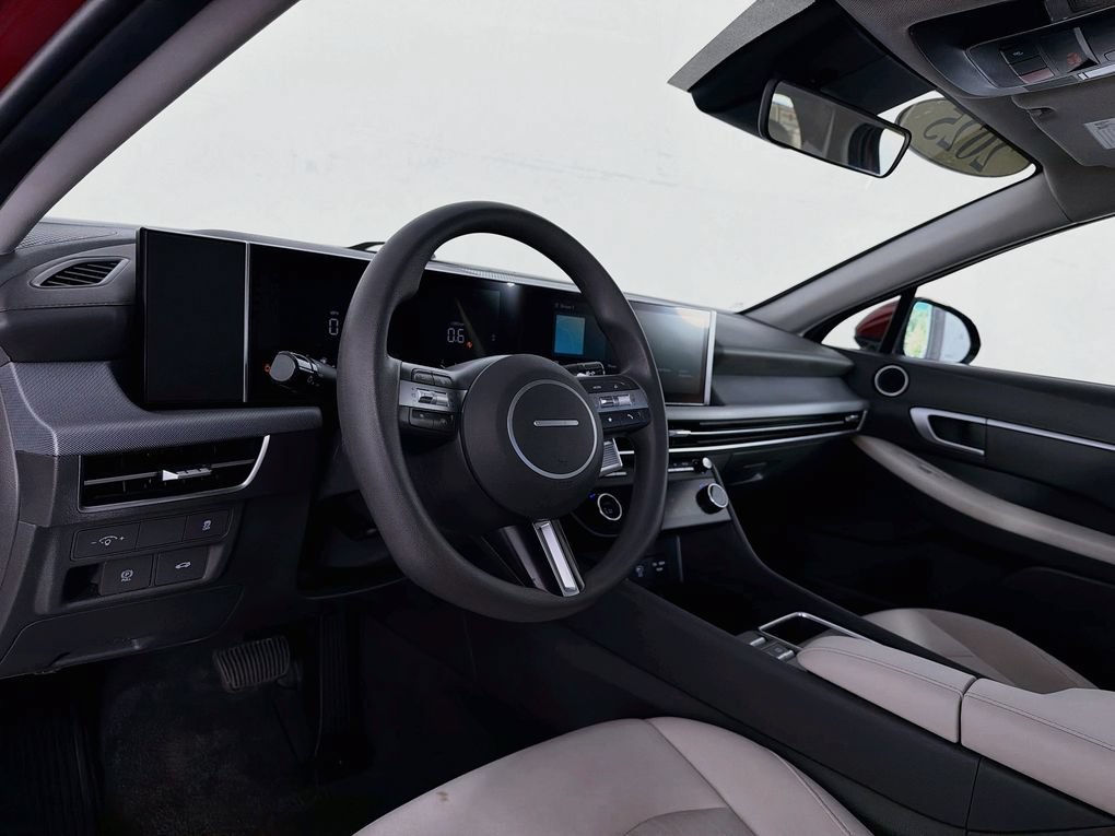 Used 2025 Hyundai Sonata SEL FWD image 14