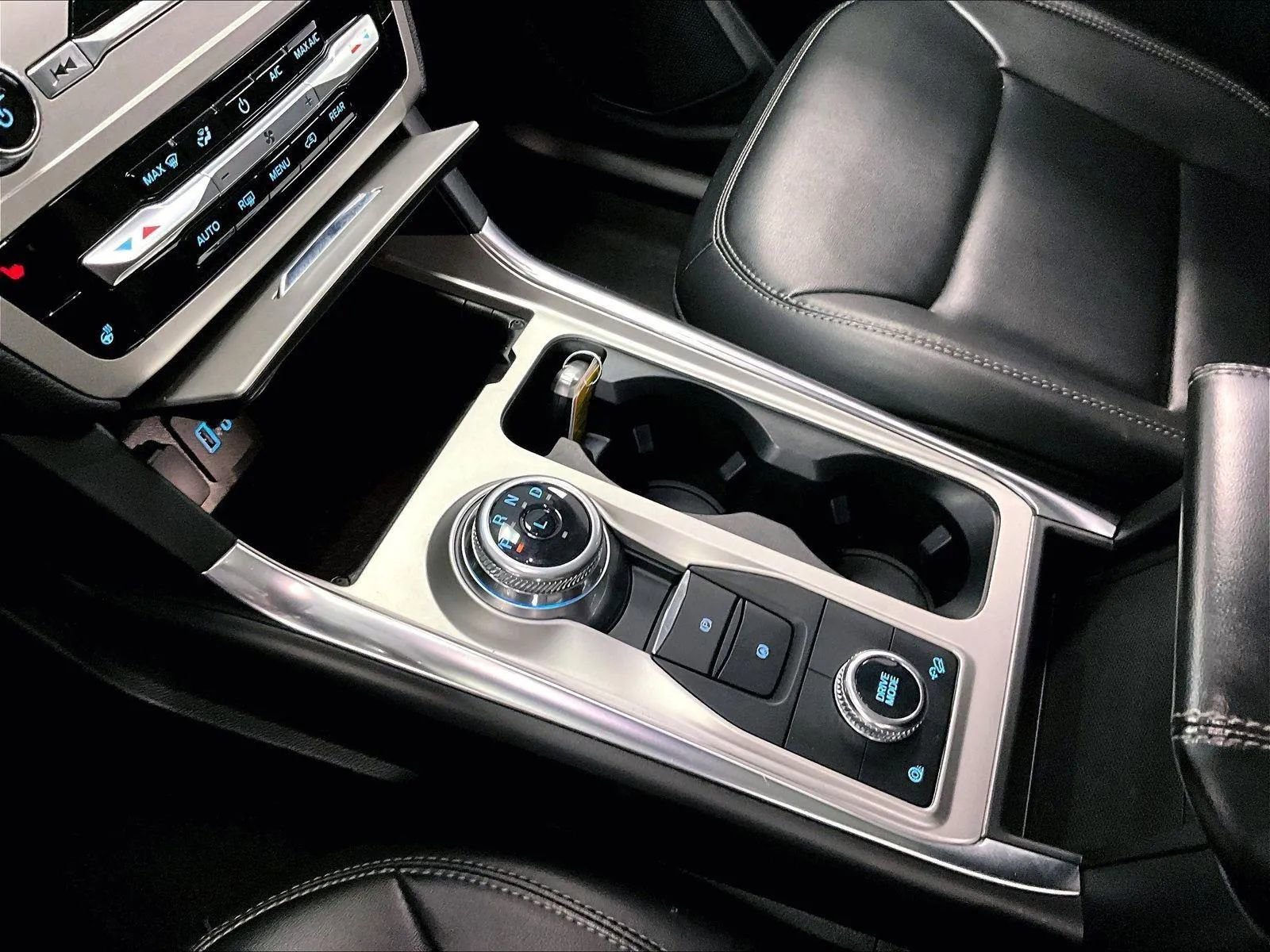 Certified 2022 Ford Explorer XLT w/ Equipment Group 202A image 16