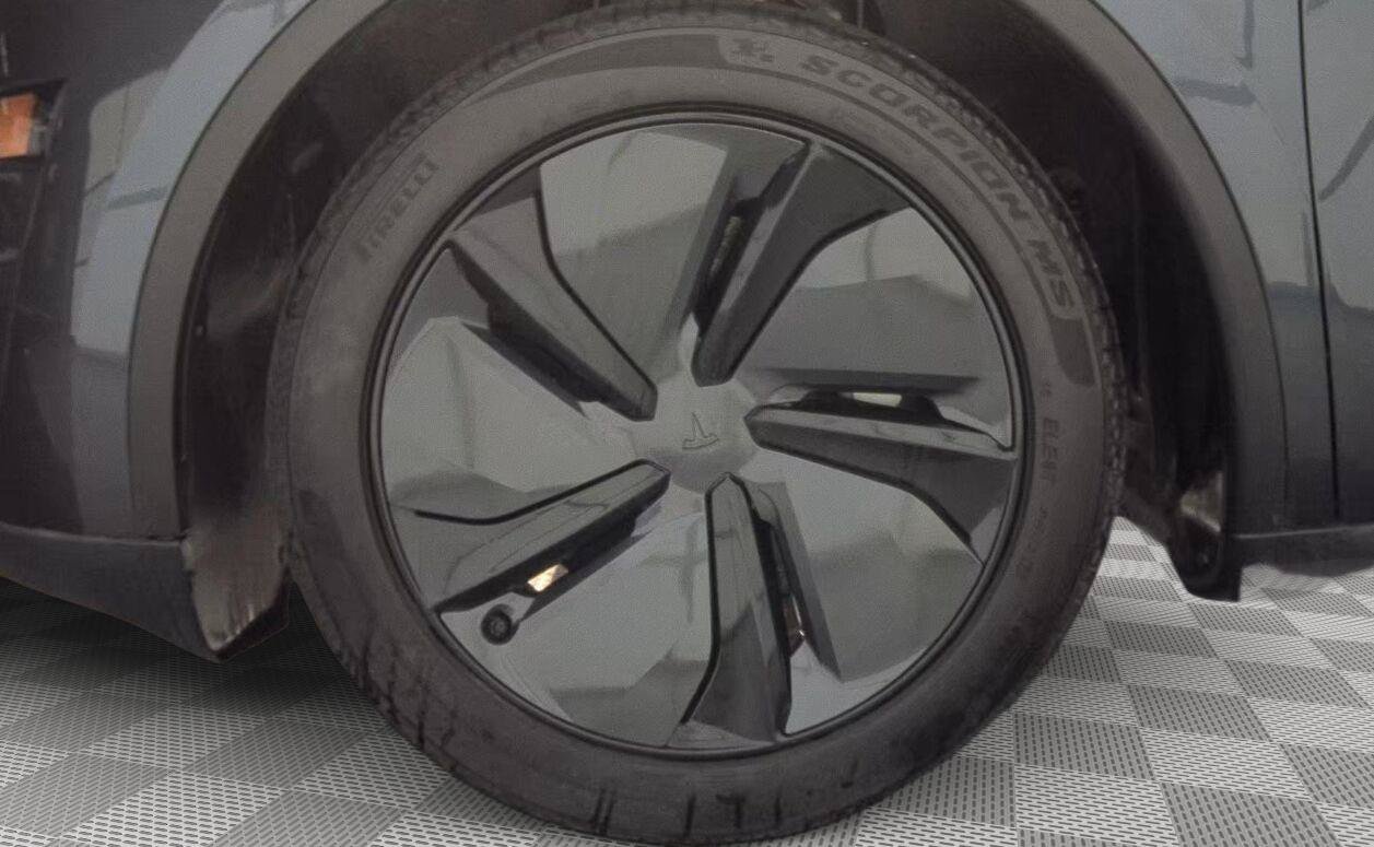 Used 2026 Tesla Model Y AWD image 15