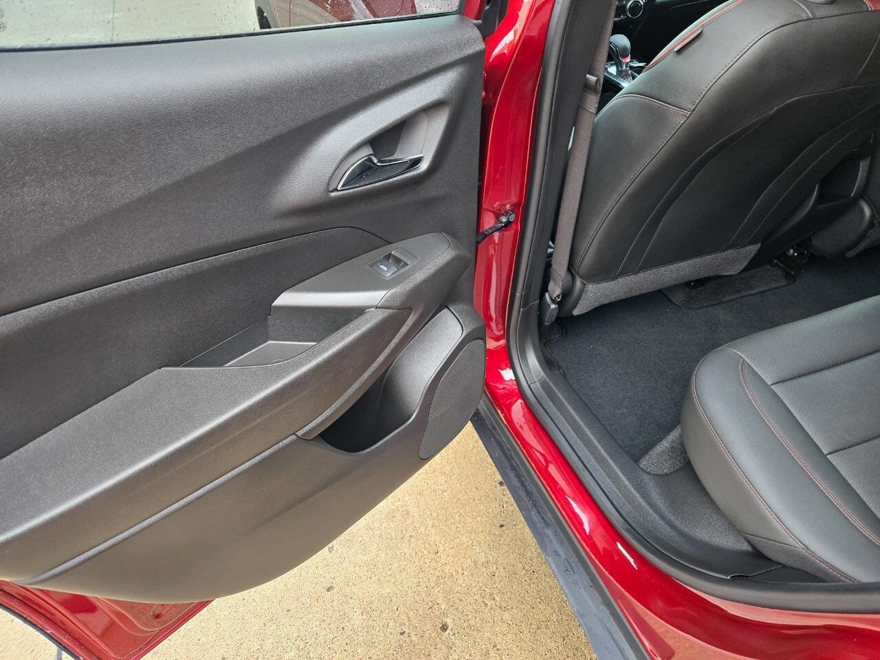 Used 2025 Chevrolet Trax RS w/ Driver Confidence Package image 34