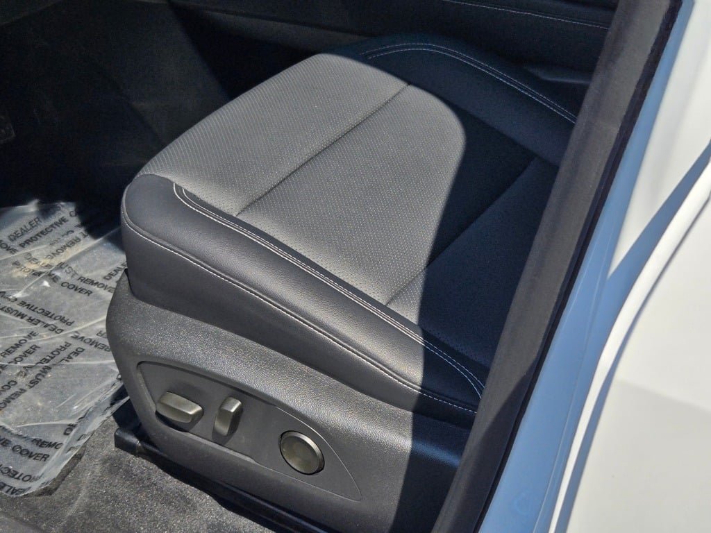 Used 2026 Chevrolet Traverse LT AWD/4WD image 21
