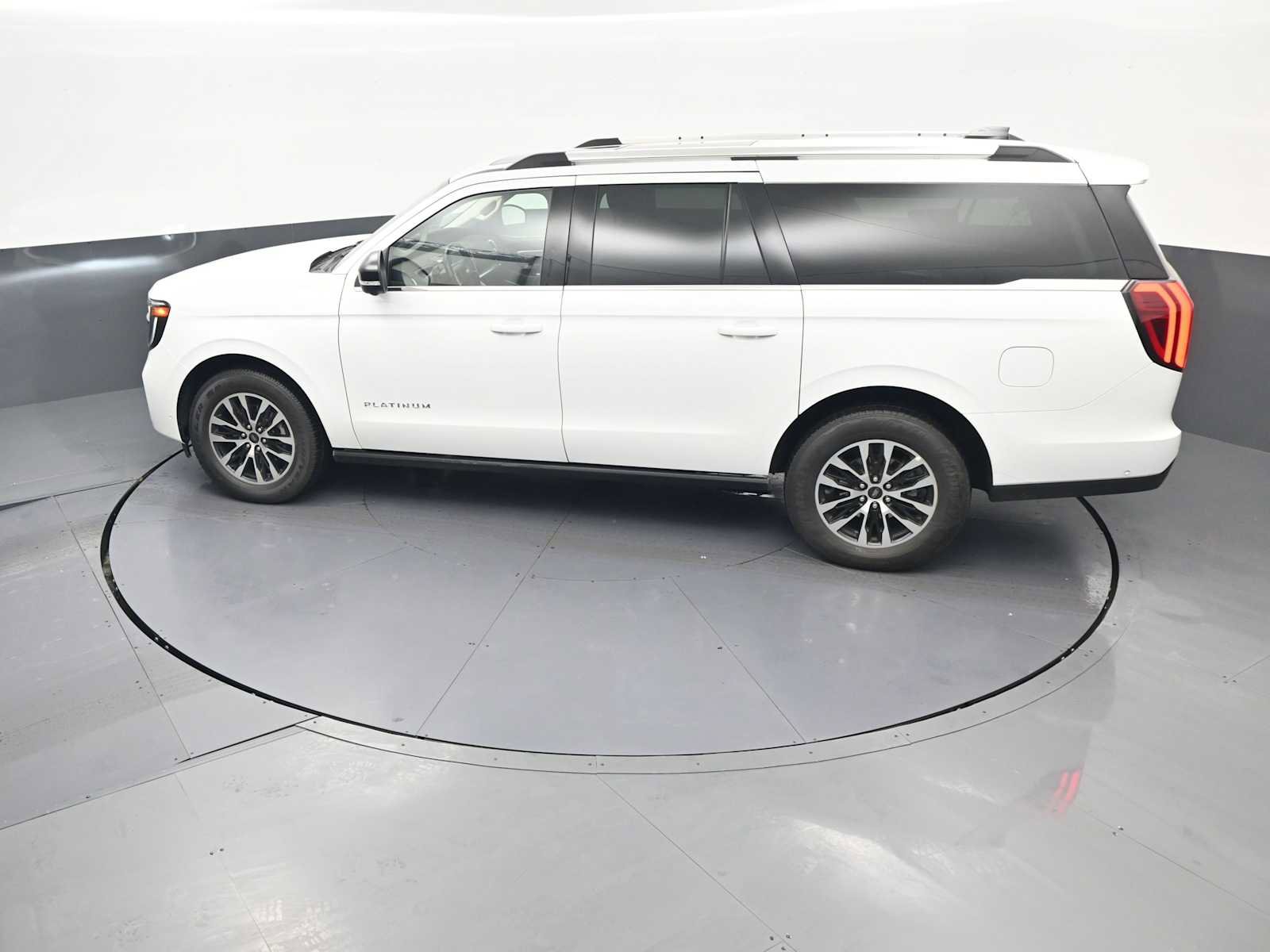 Used 2025 Ford Expedition Max Platinum AWD/4WD image 31