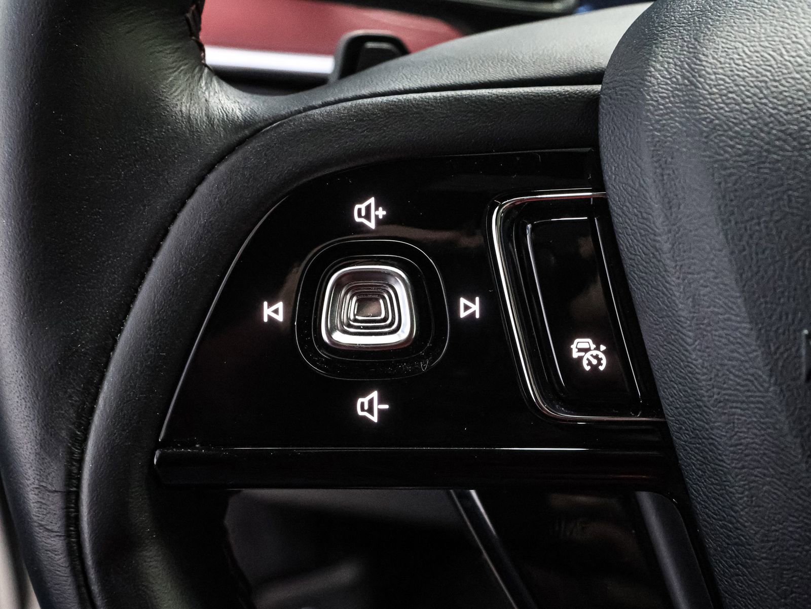 Used 2025 Lincoln Corsair Grand Touring image 35