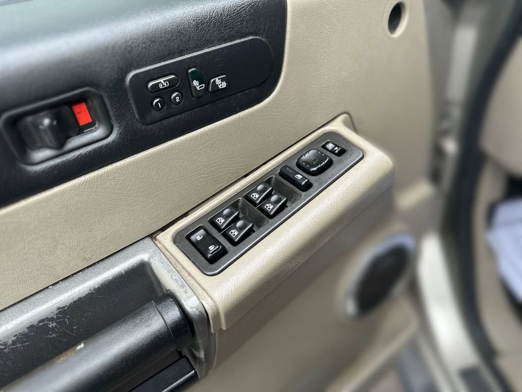 Used 2003 HUMMER H2 w/ Preferred Equipment Group image 16