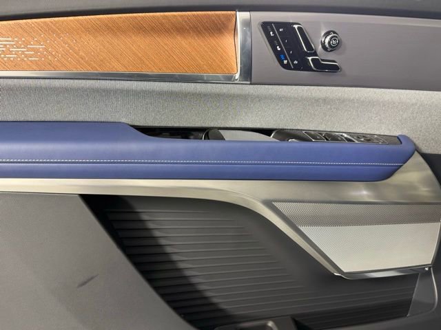 New 2026 Cadillac Vistiq Premium Luxury image 13
