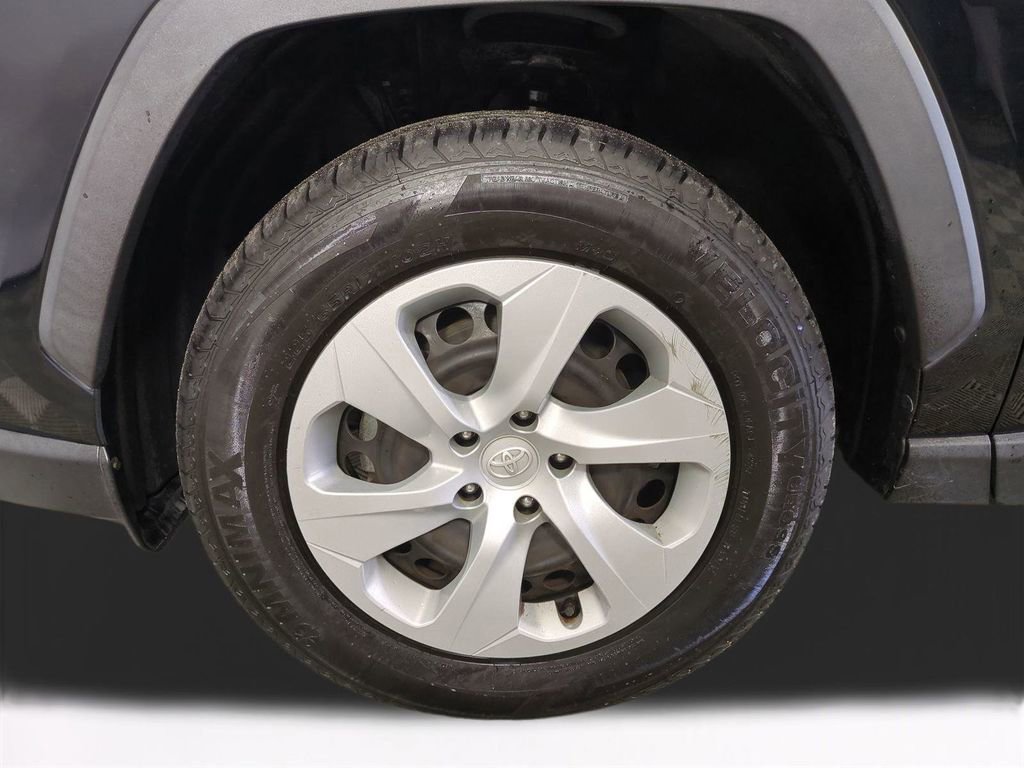 Used 2019 Toyota RAV4 LE image 11