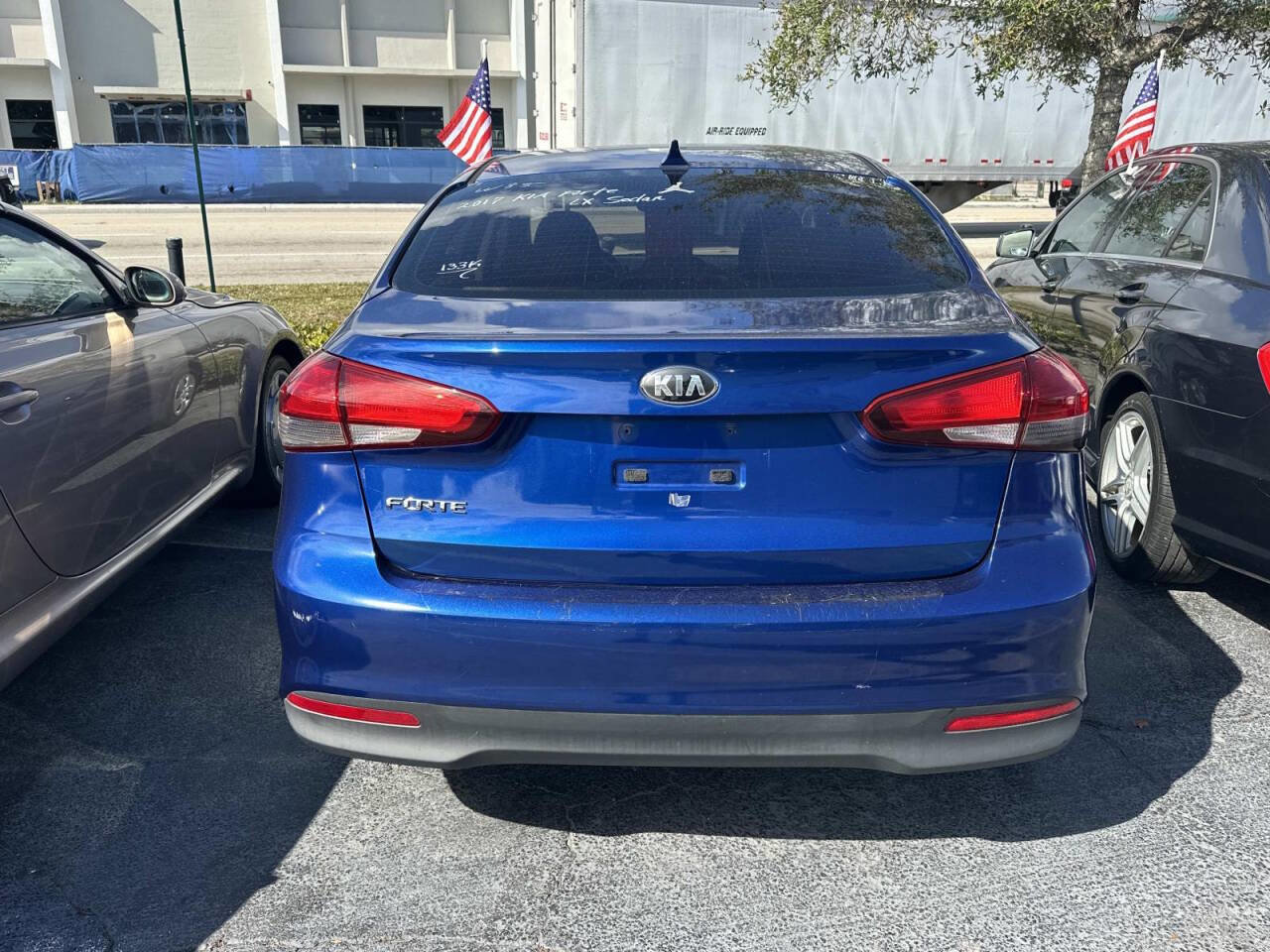 Used 2017 Kia Forte LX FWD image 4