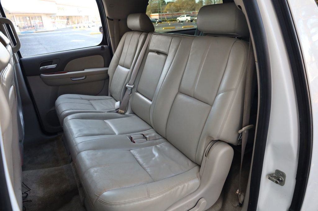 Used 2008 Chevrolet Suburban LT w/ LT Preferred Equipment Group image 18