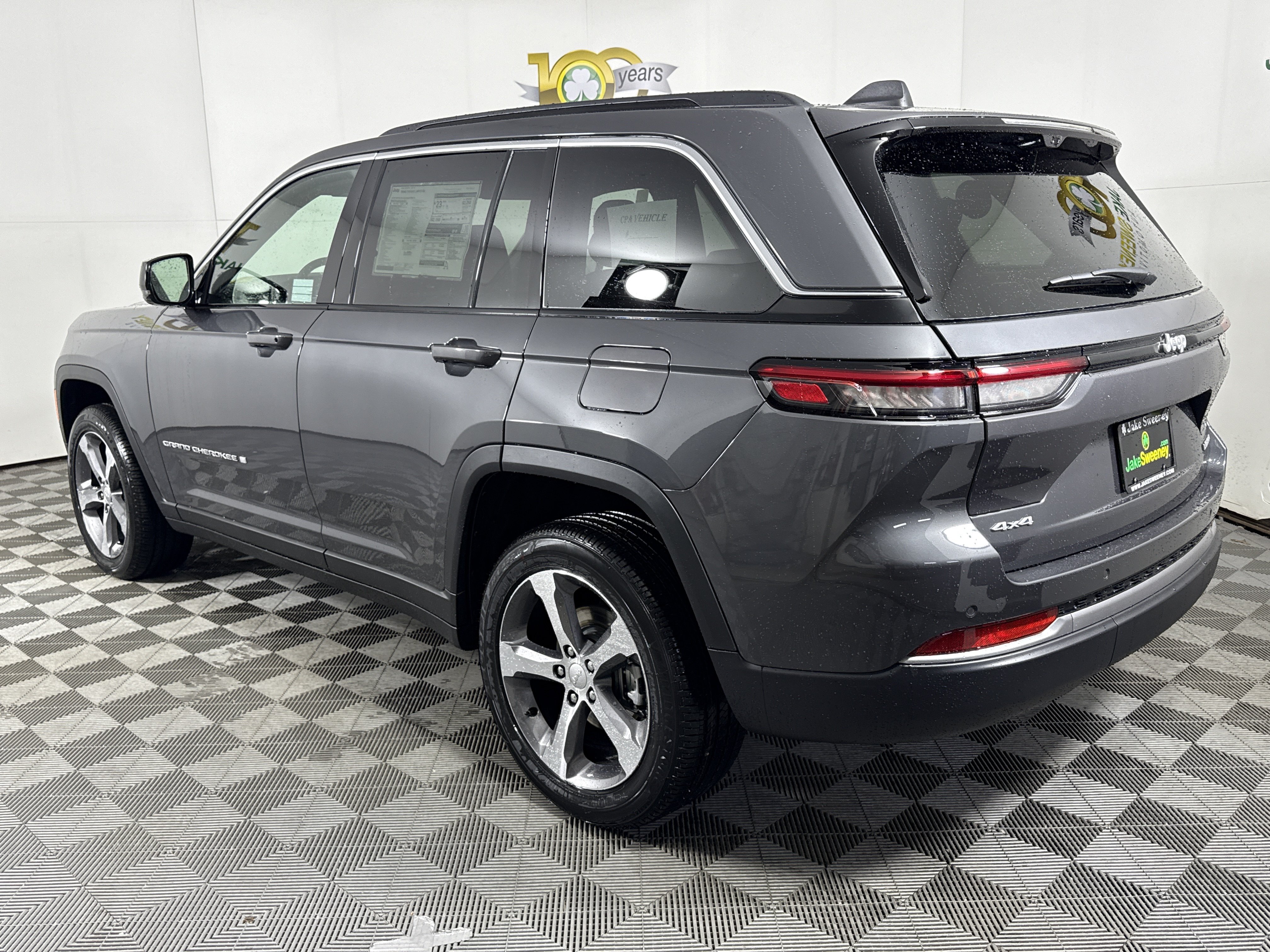New 2026 Jeep Grand Cherokee Limited w/ Luxury Tech Group II AWD/4WD image 6