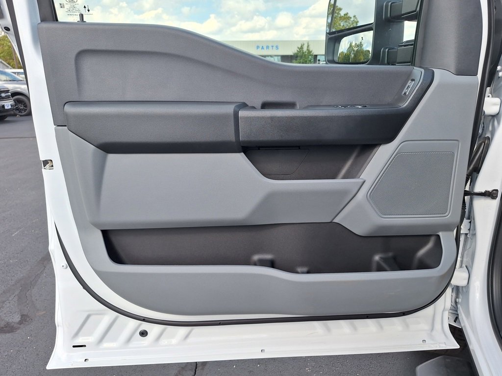 New 2026 Ford F250 XL image 2