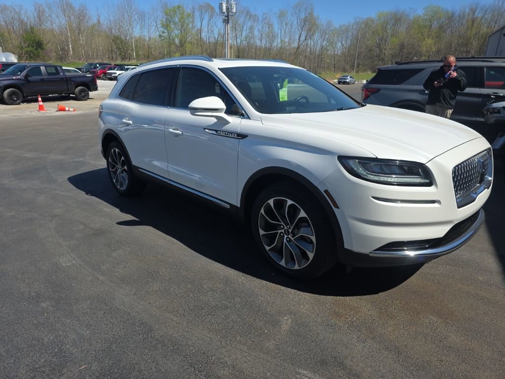 Used 2023 Lincoln Nautilus Reserve w/ Luxury Package image 5