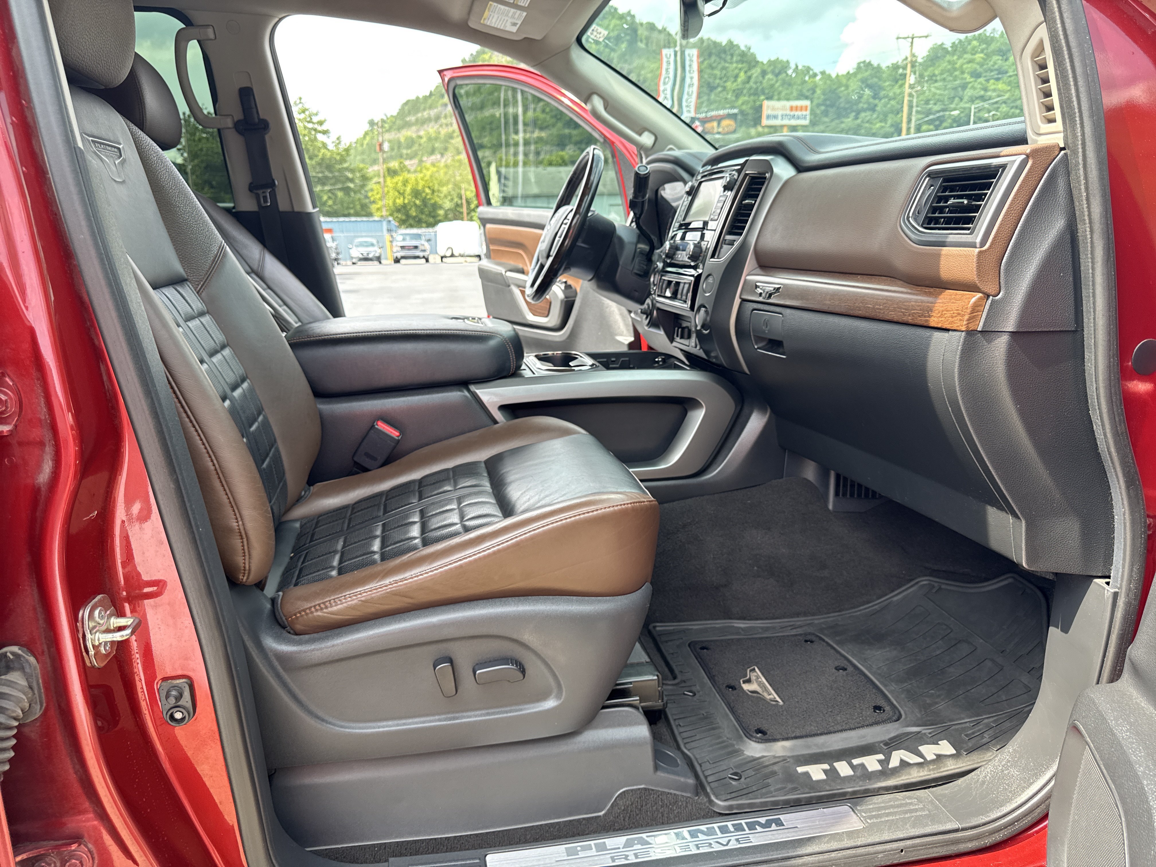 Used 2018 Nissan Titan Platinum Reserve w/ Platinum Utility Package AWD/4WD image 23