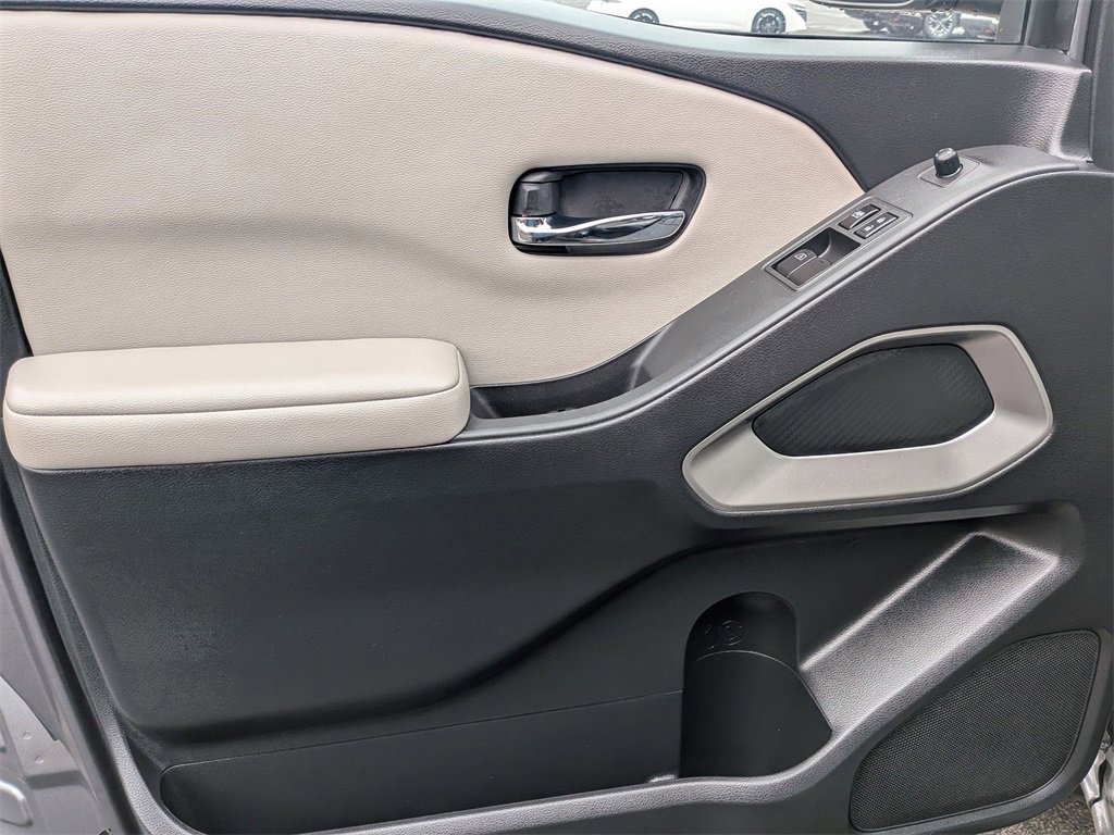 Used 2025 Nissan Frontier SV w/ SV Convenience Package image 9