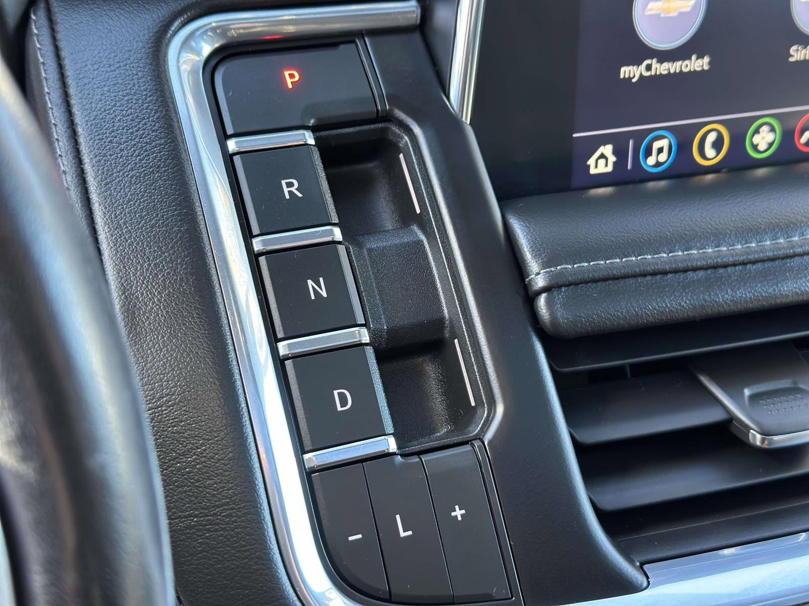 Used 2021 Chevrolet Tahoe Z71 w/ Z71 Off-Road Package image 13