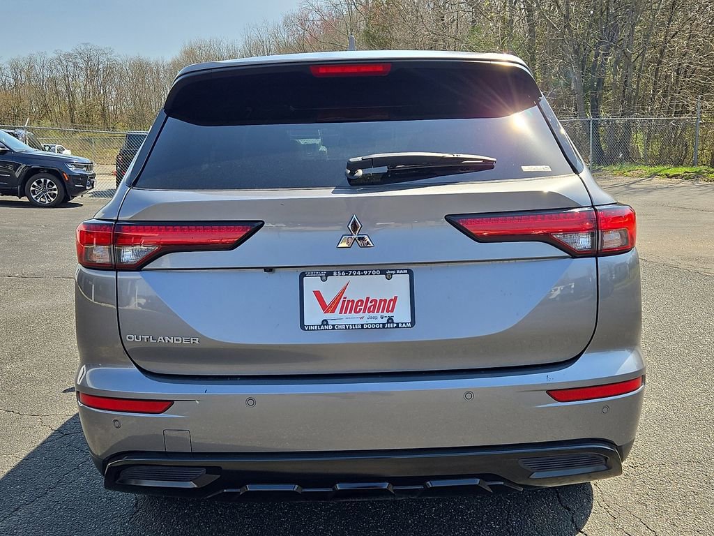 Used 2022 Mitsubishi Outlander SEL Black Edition image 5