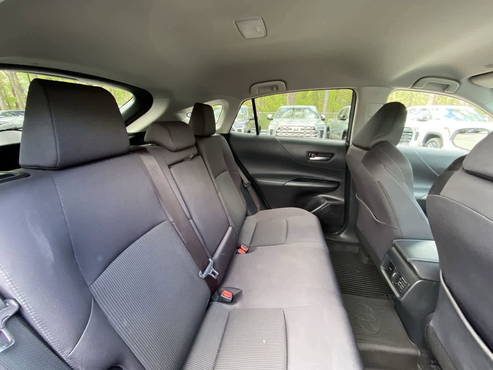 Used 2023 Toyota Venza LE AWD/4WD image 39
