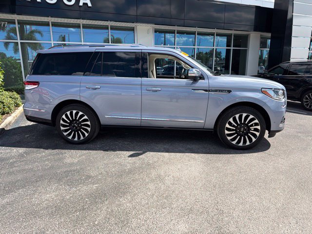 Used 2023 Lincoln Navigator Black Label AWD/4WD image 7