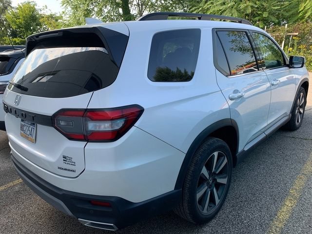 Used 2023 Honda Pilot Touring image 3