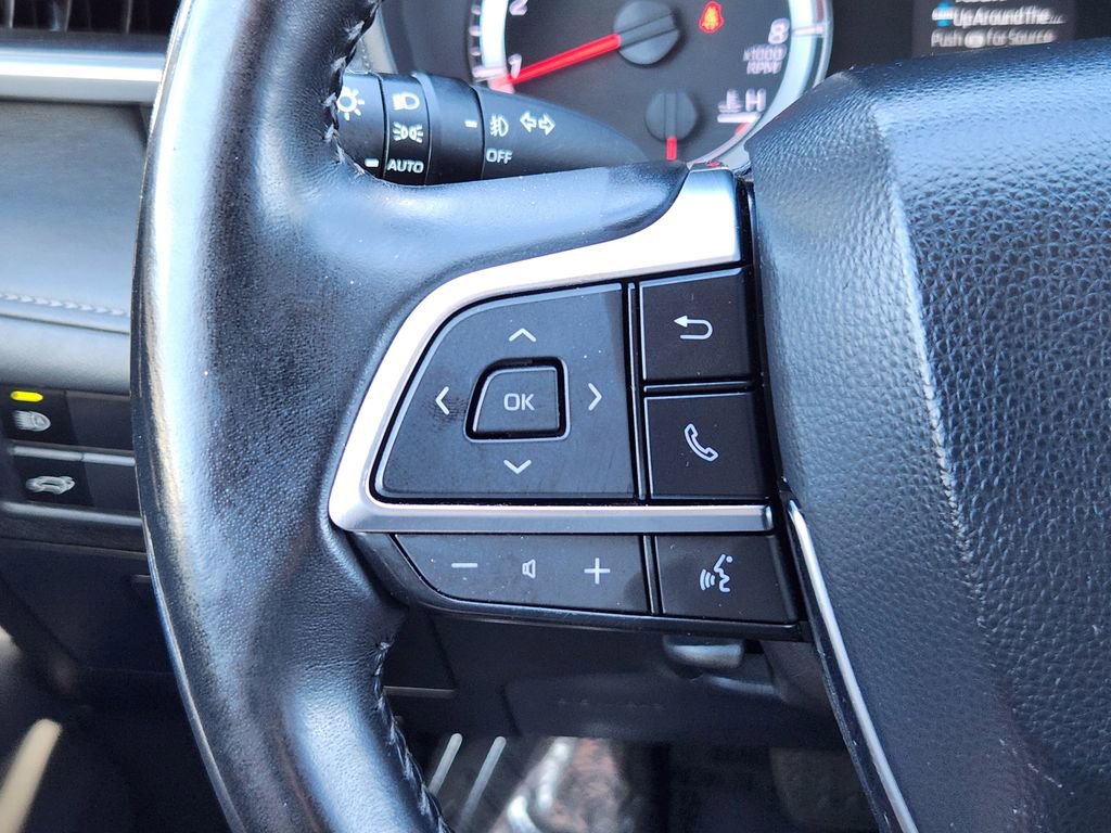 Used 2021 Toyota Highlander LE AWD/4WD image 18
