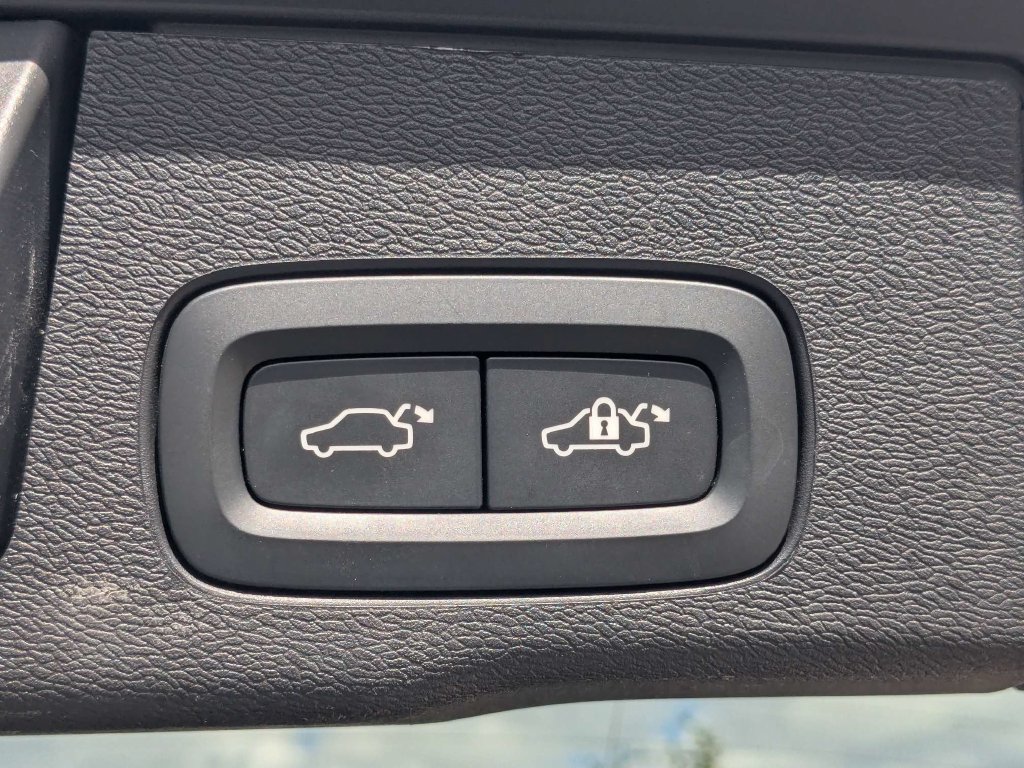 Certified 2024 Volvo XC60 B5 Core AWD/4WD image 17