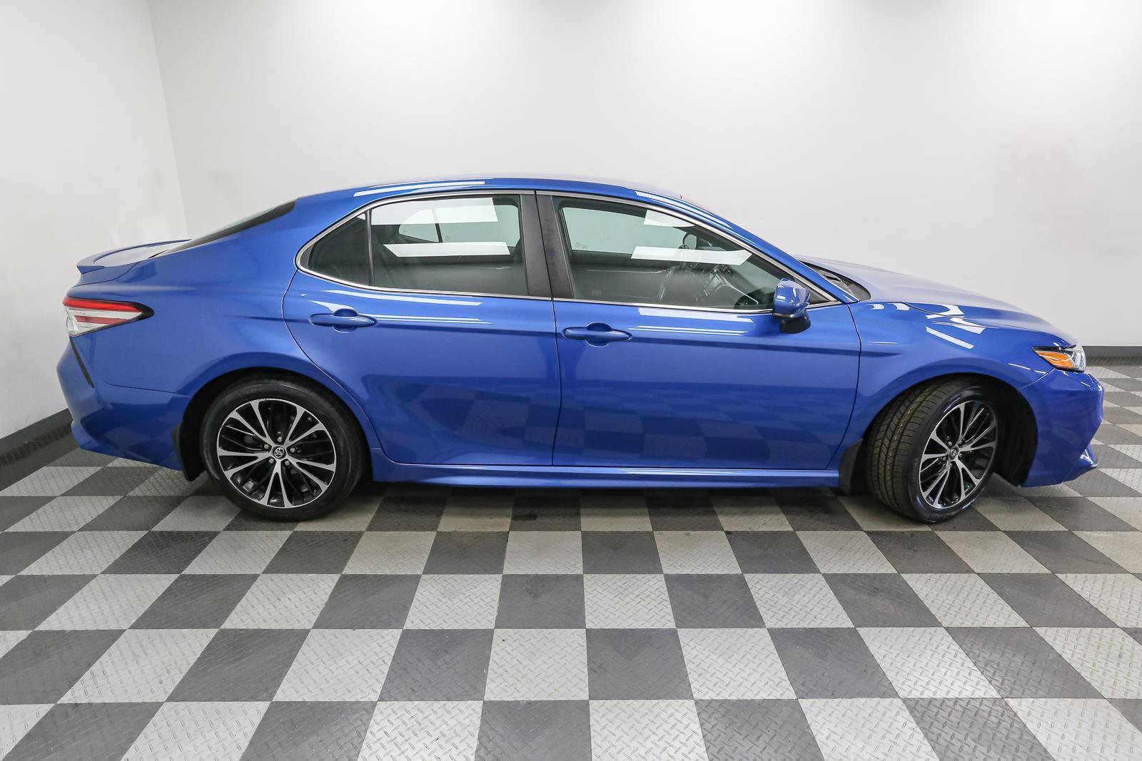 Used 2018 Toyota Camry SE image 7