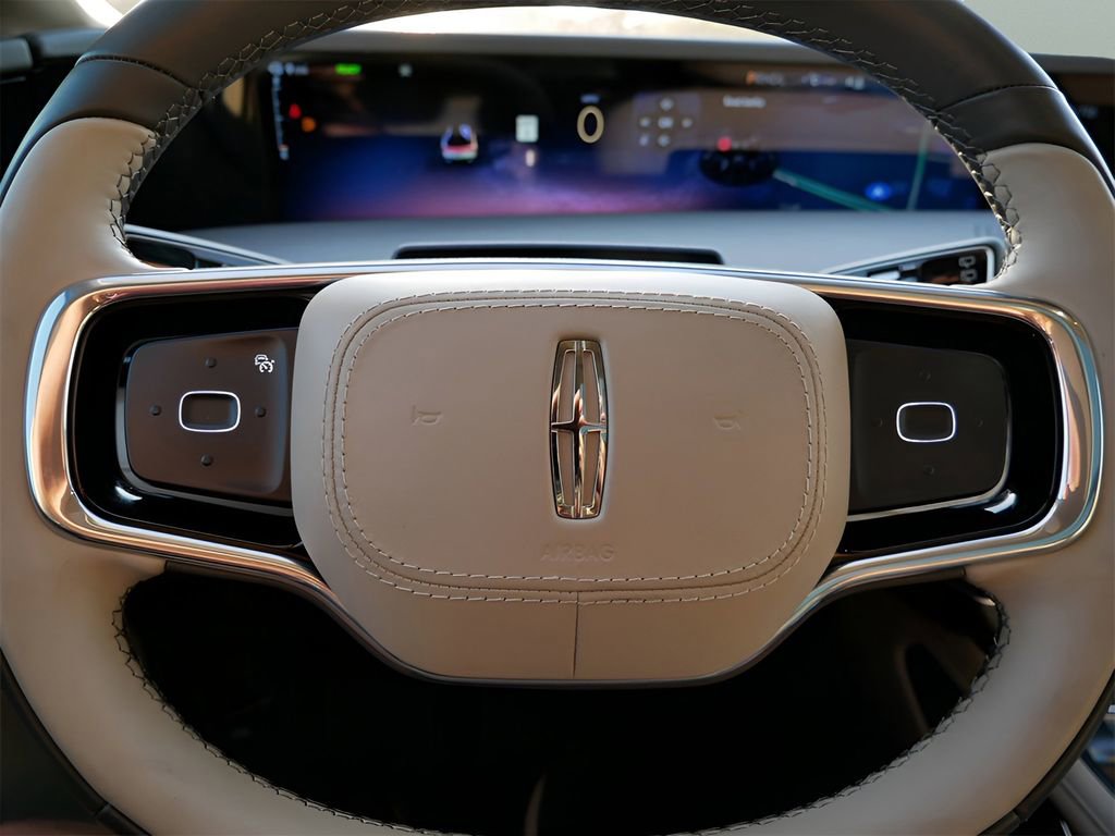 Used 2025 Lincoln Nautilus Reserve w/ Jet Appearance Package AWD/4WD image 18