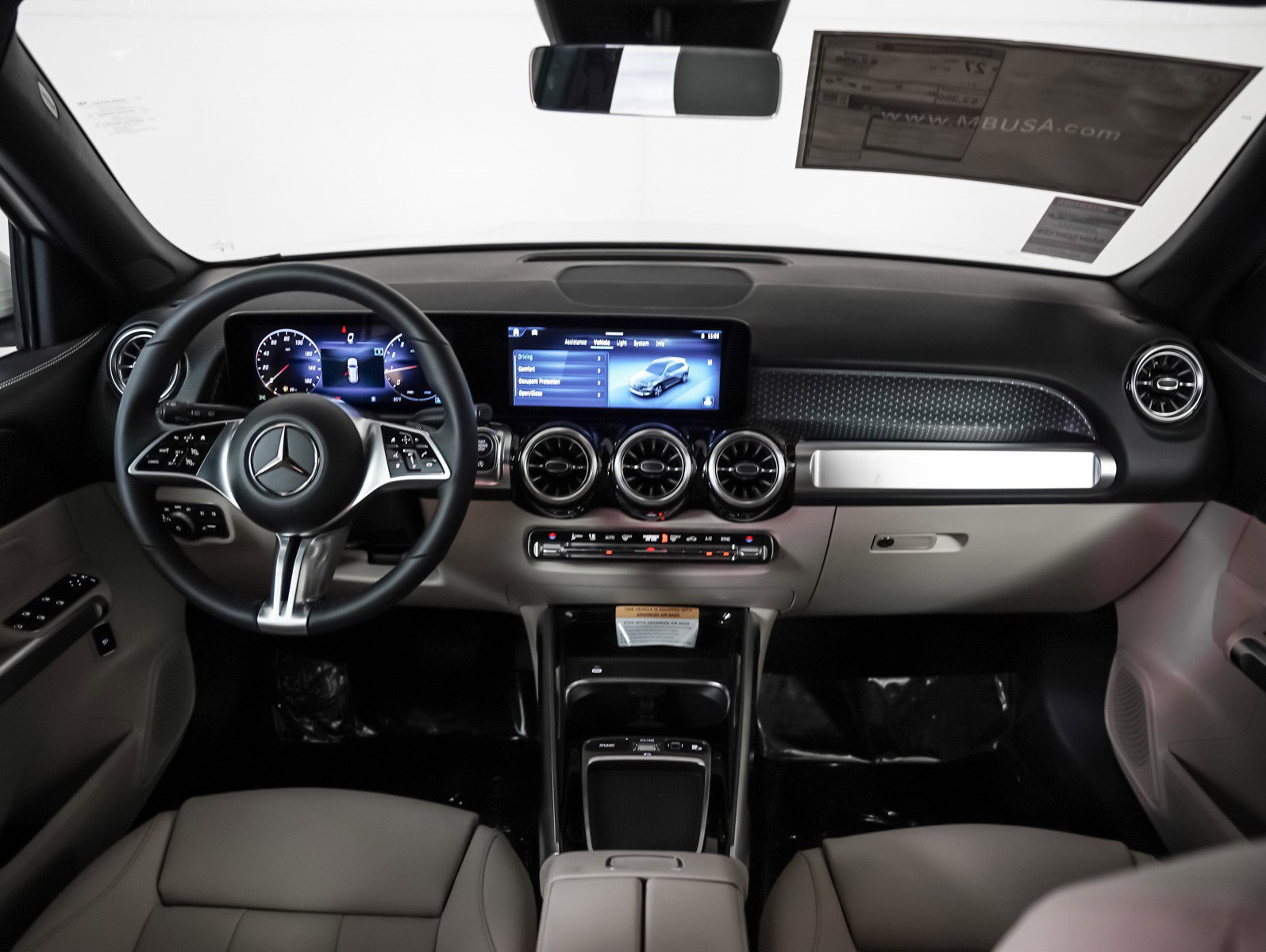 New 2025 Mercedes-Benz GLB 250 4MATIC image 9