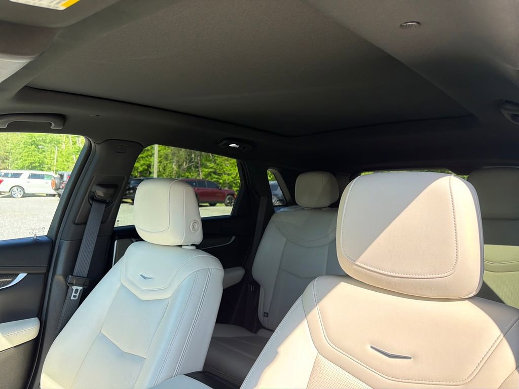 Certified 2022 Cadillac XT5 Sportv w/ Technology Package image 2