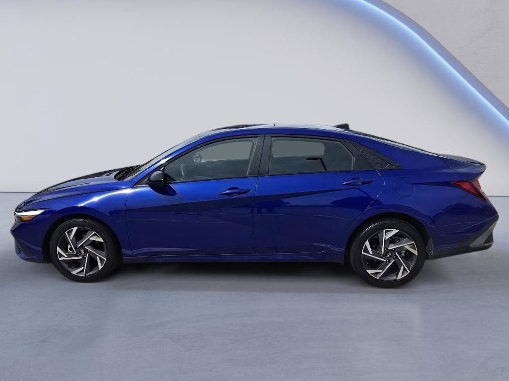 Used 2025 Hyundai Elantra Sport FWD image 2
