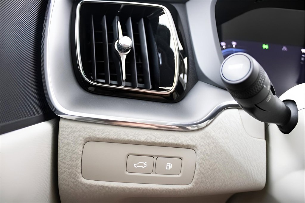 Certified 2025 Volvo XC60 T8 Core w/ Protection Package Premier image 23
