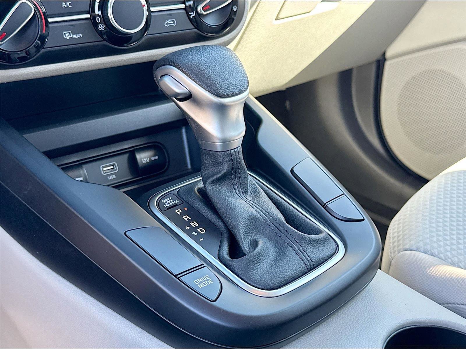 Used 2023 Kia Soul LX image 15