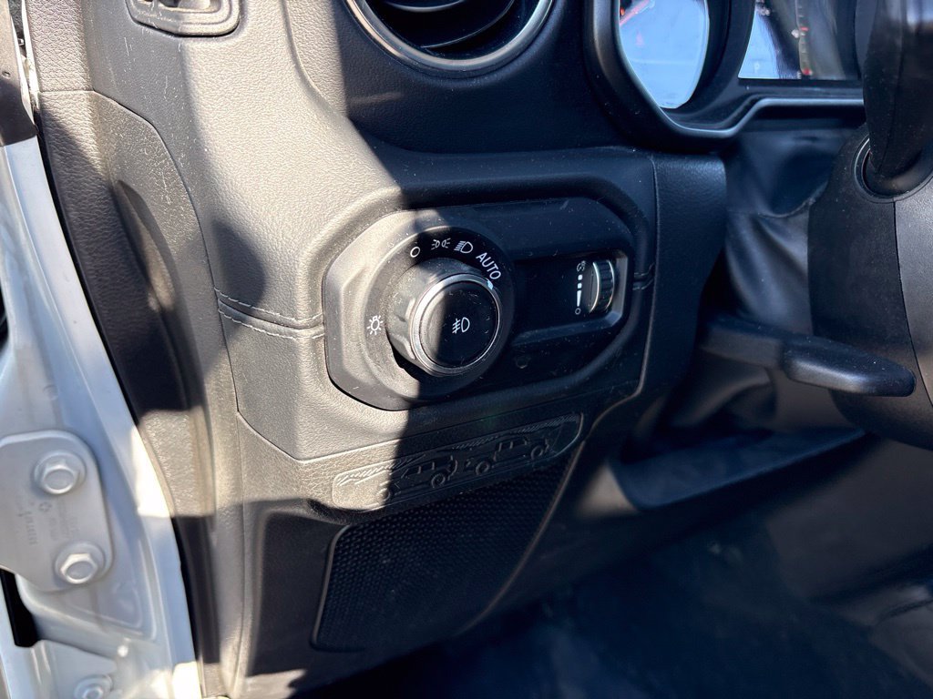 Used 2024 Jeep Wrangler Unlimited Sahara AWD/4WD image 19