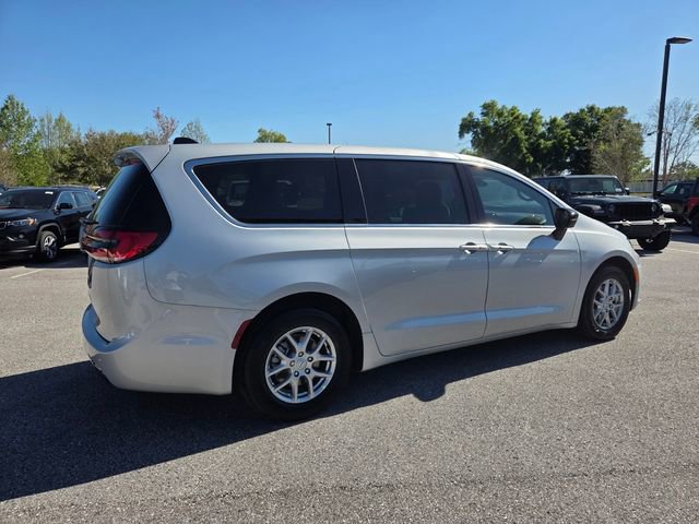 New 2026 Chrysler Pacifica Select FWD image 13