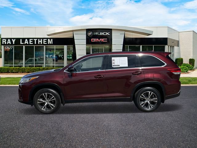 Used 2019 Toyota Highlander Plus AWD/4WD image 2
