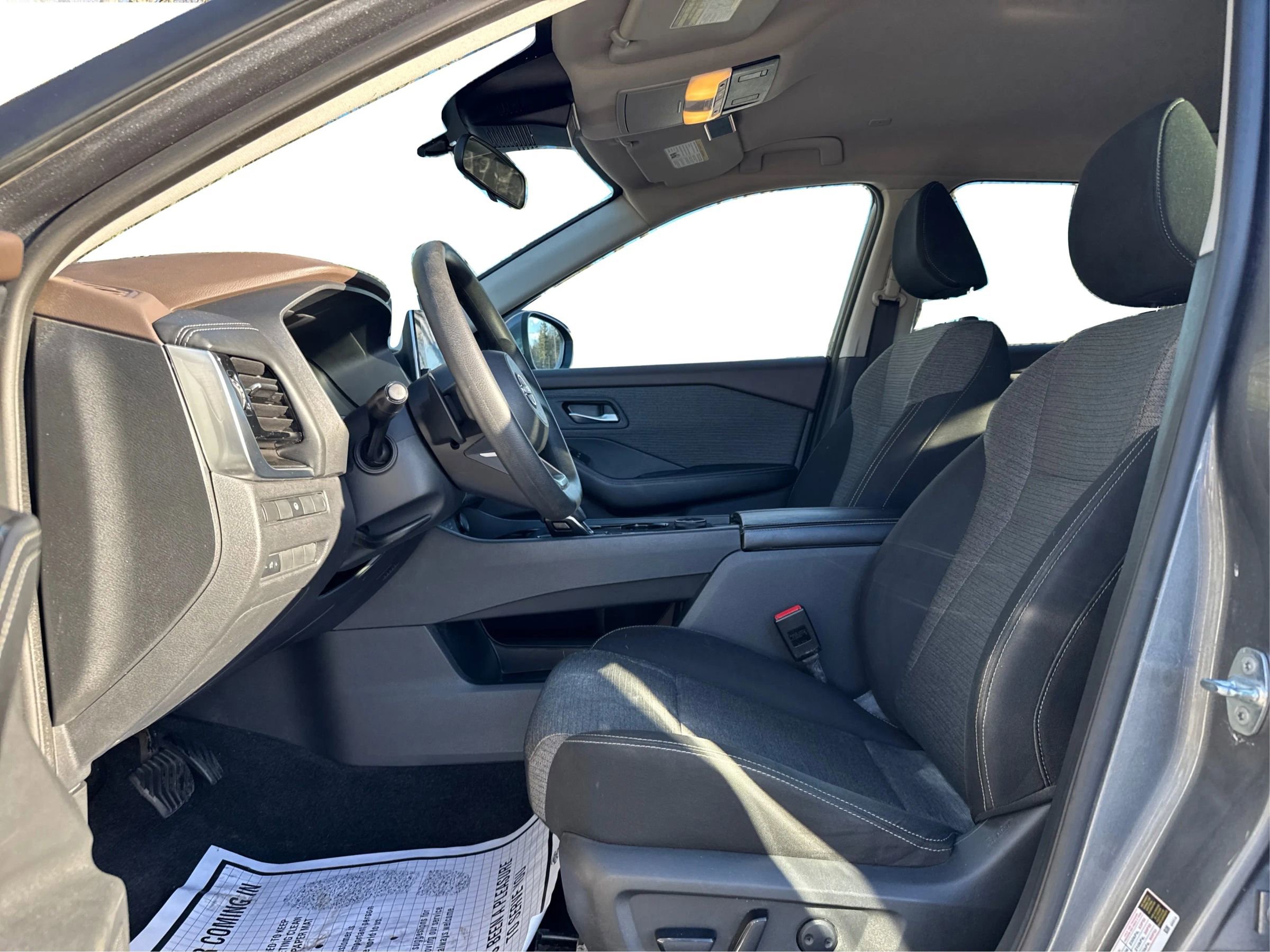 Used 2022 Nissan Rogue SV image 11