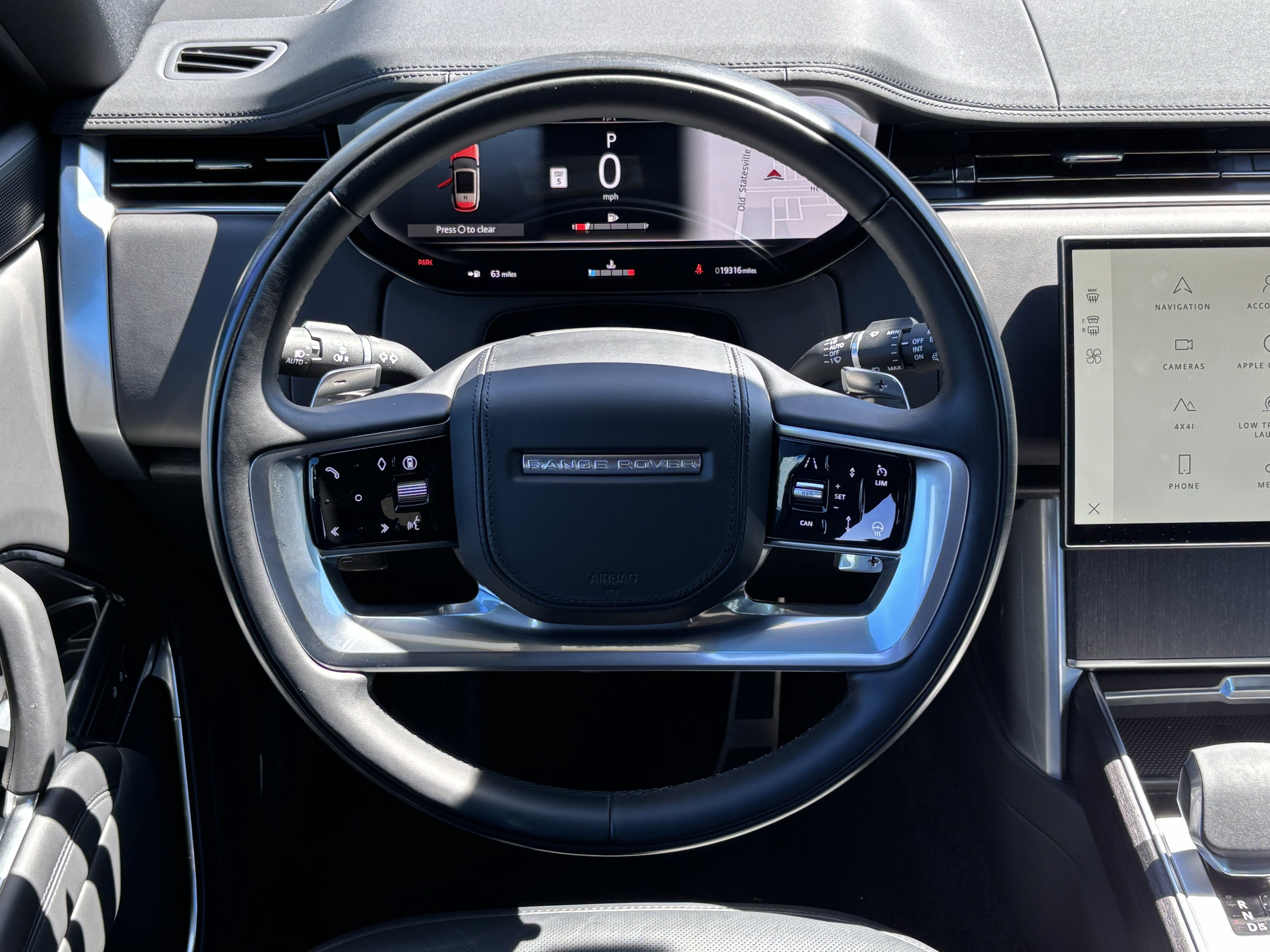 Used 2025 Land Rover Range Rover SE AWD/4WD image 18