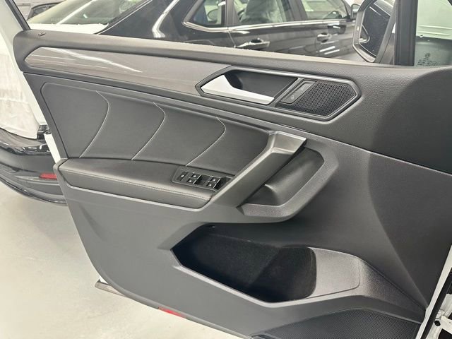 Certified 2022 Volkswagen Tiguan SE w/ Panoramic Sunroof Package image 8