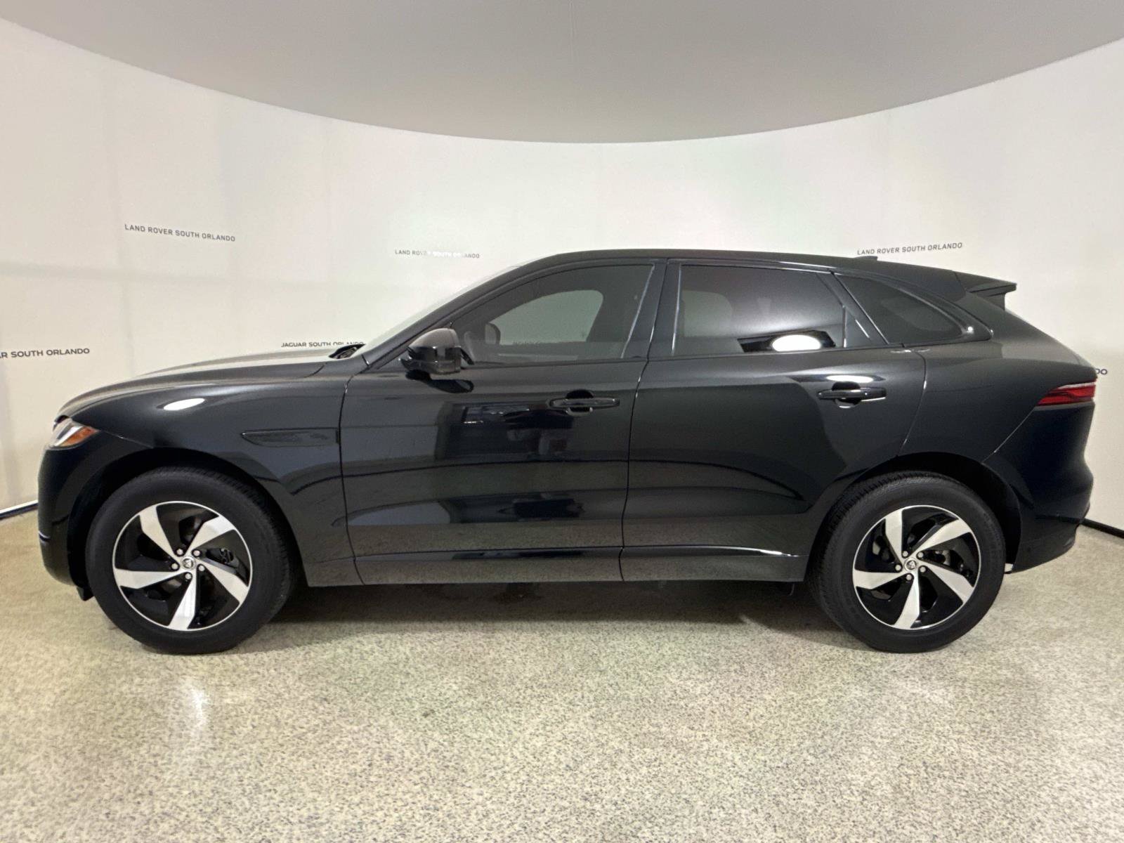 Certified 2026 Jaguar F-PACE R-Dynamic S AWD/4WD image 2