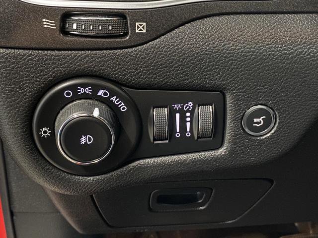 Used 2019 Jeep Cherokee Trailhawk image 26