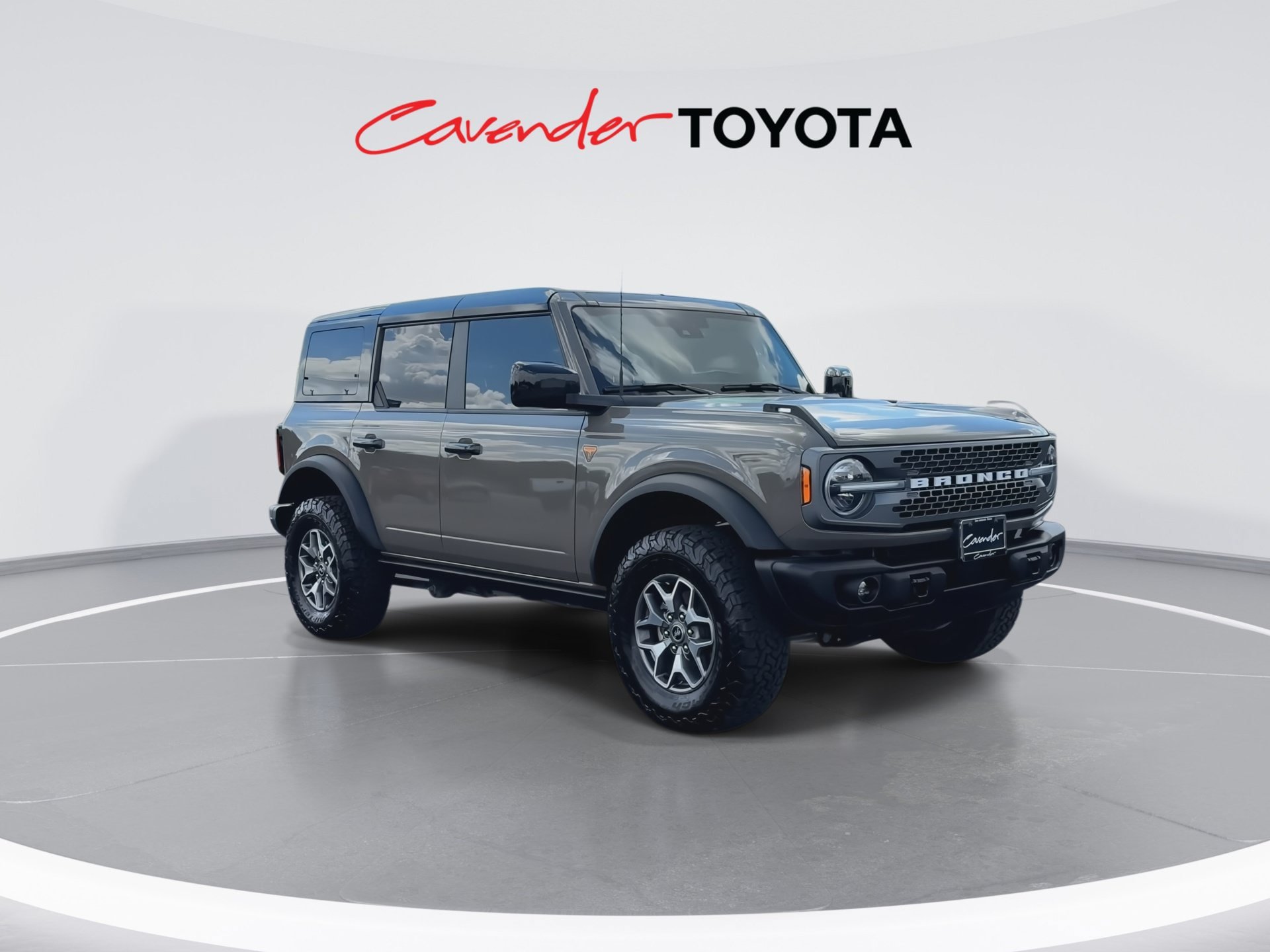 Used 2025 Ford Bronco Badlands AWD/4WD image 2