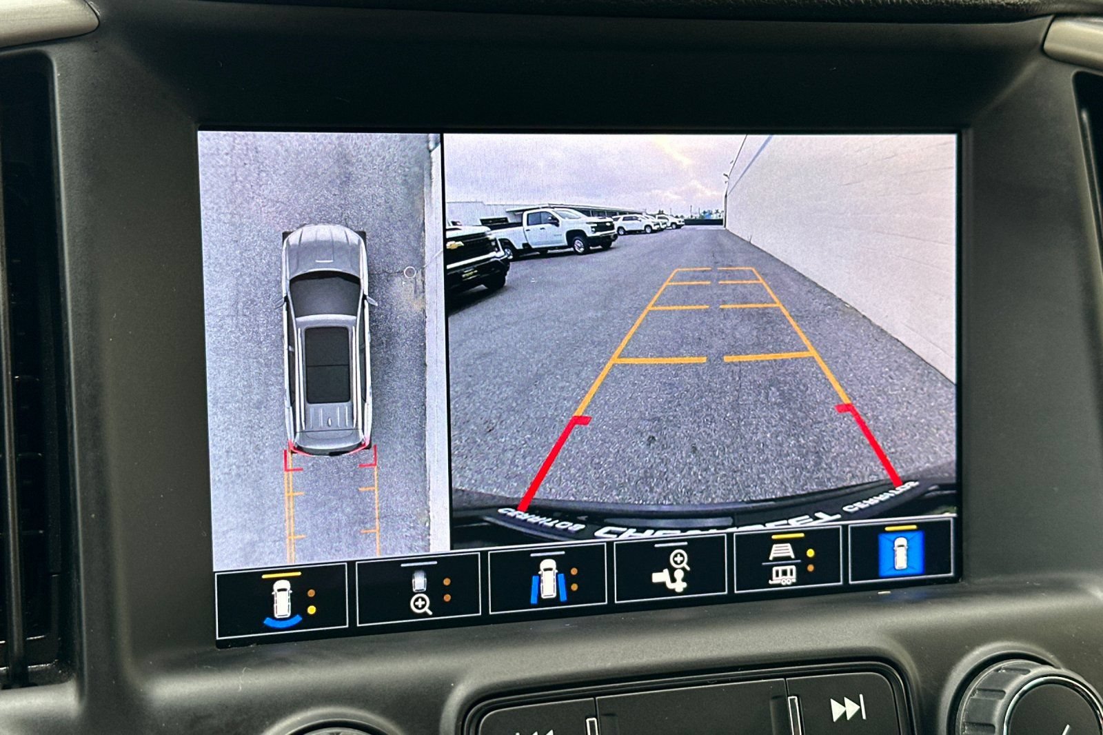Certified 2022 GMC Terrain AT4 w/ Infotainment Package II AWD/4WD image 28