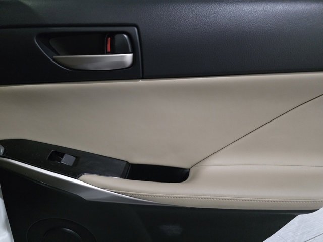 Used 2017 Lexus IS 300 AWD image 12