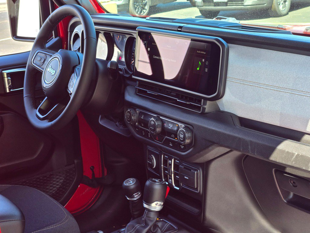 Used 2025 Jeep Wrangler Unlimited Sport AWD/4WD image 8