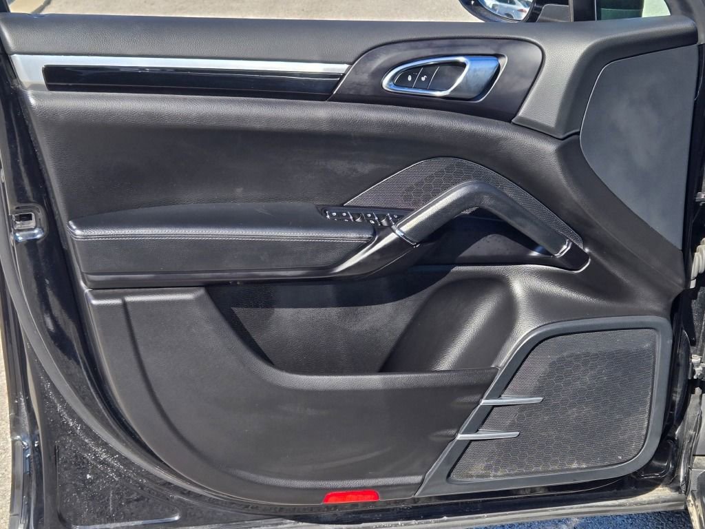 Used 2018 Porsche Cayenne image 17
