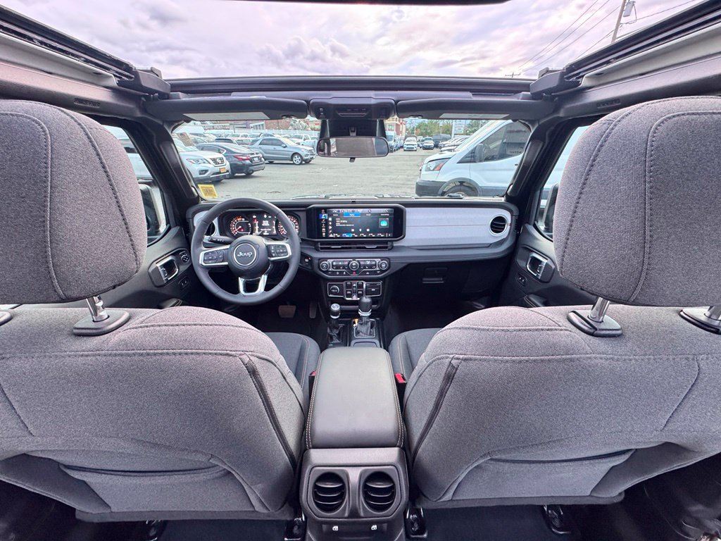 Certified 2026 Jeep Wrangler Unlimited Sahara AWD/4WD image 25