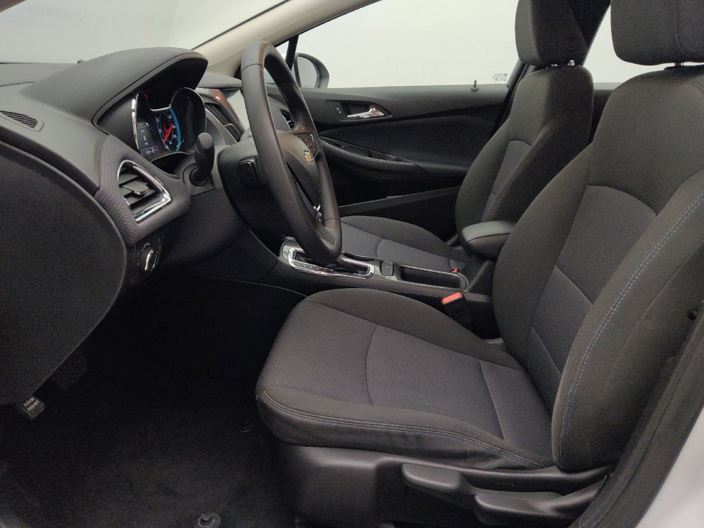 Used 2018 Chevrolet Cruze LT FWD image 17