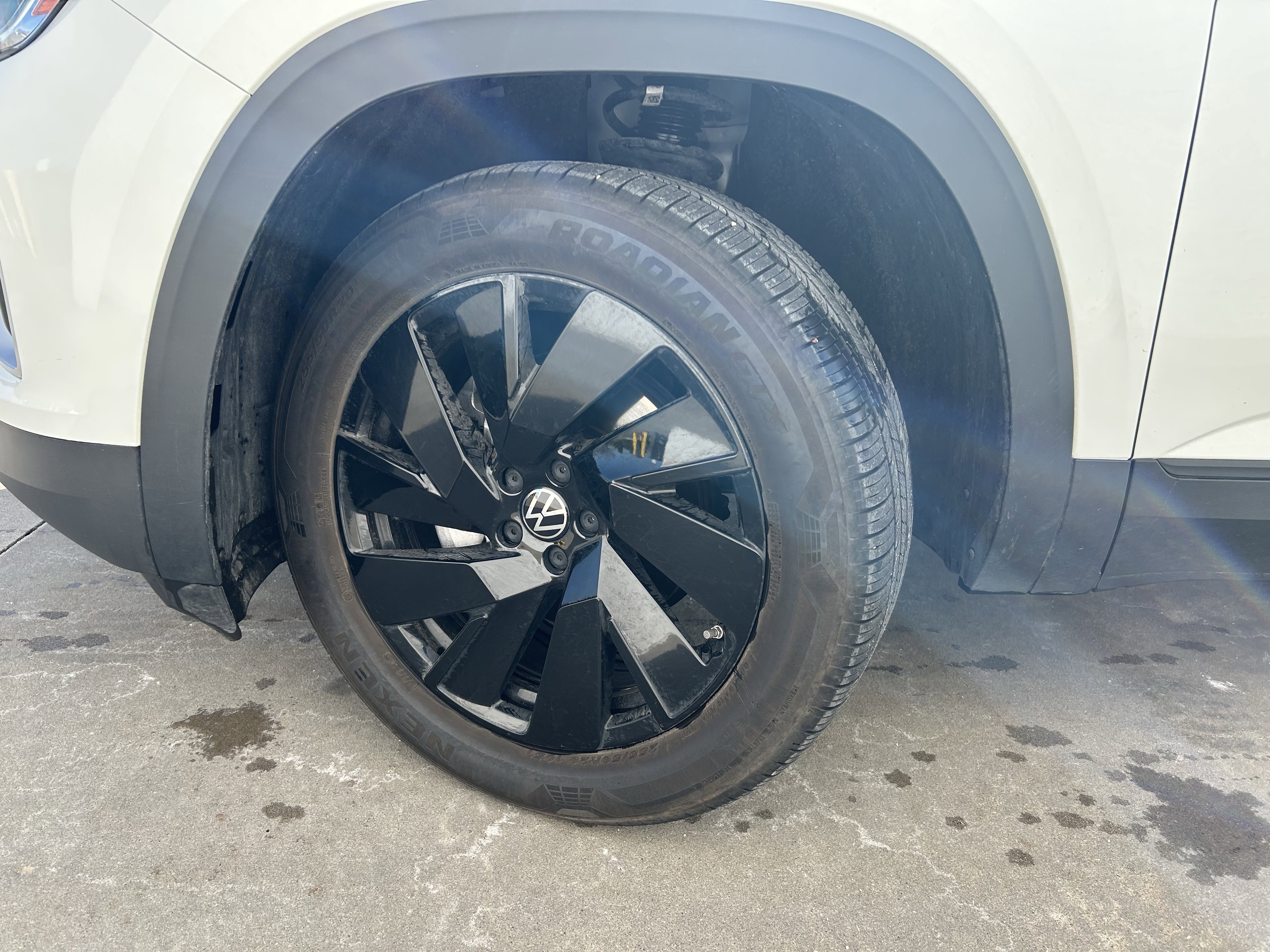 Used 2024 Volkswagen Atlas SE w/ Panoramic Sunroof Package image 11