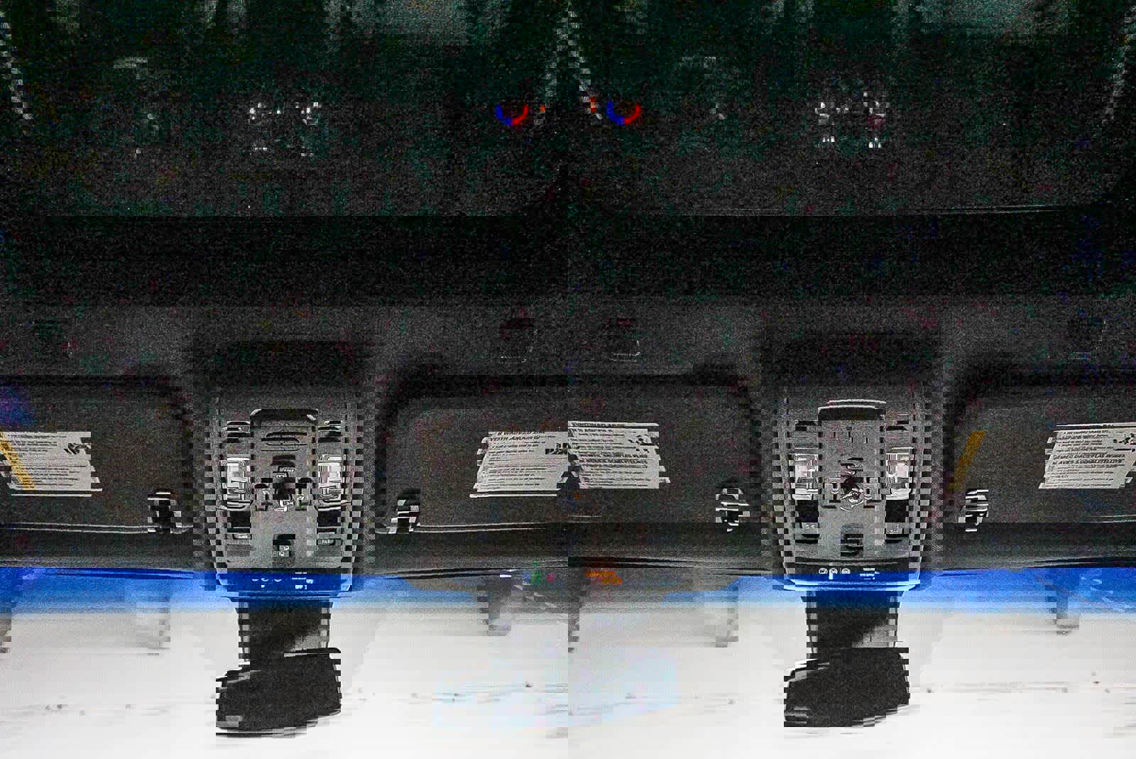 Used 2023 GMC Yukon XL SLT w/ SLT Premium Package AWD/4WD image 13